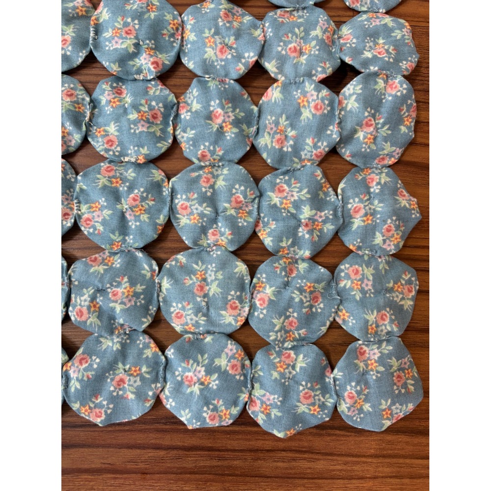 Blue and pink floral vintage fabric yoyo Quilt table cover - Picture 4 of 5